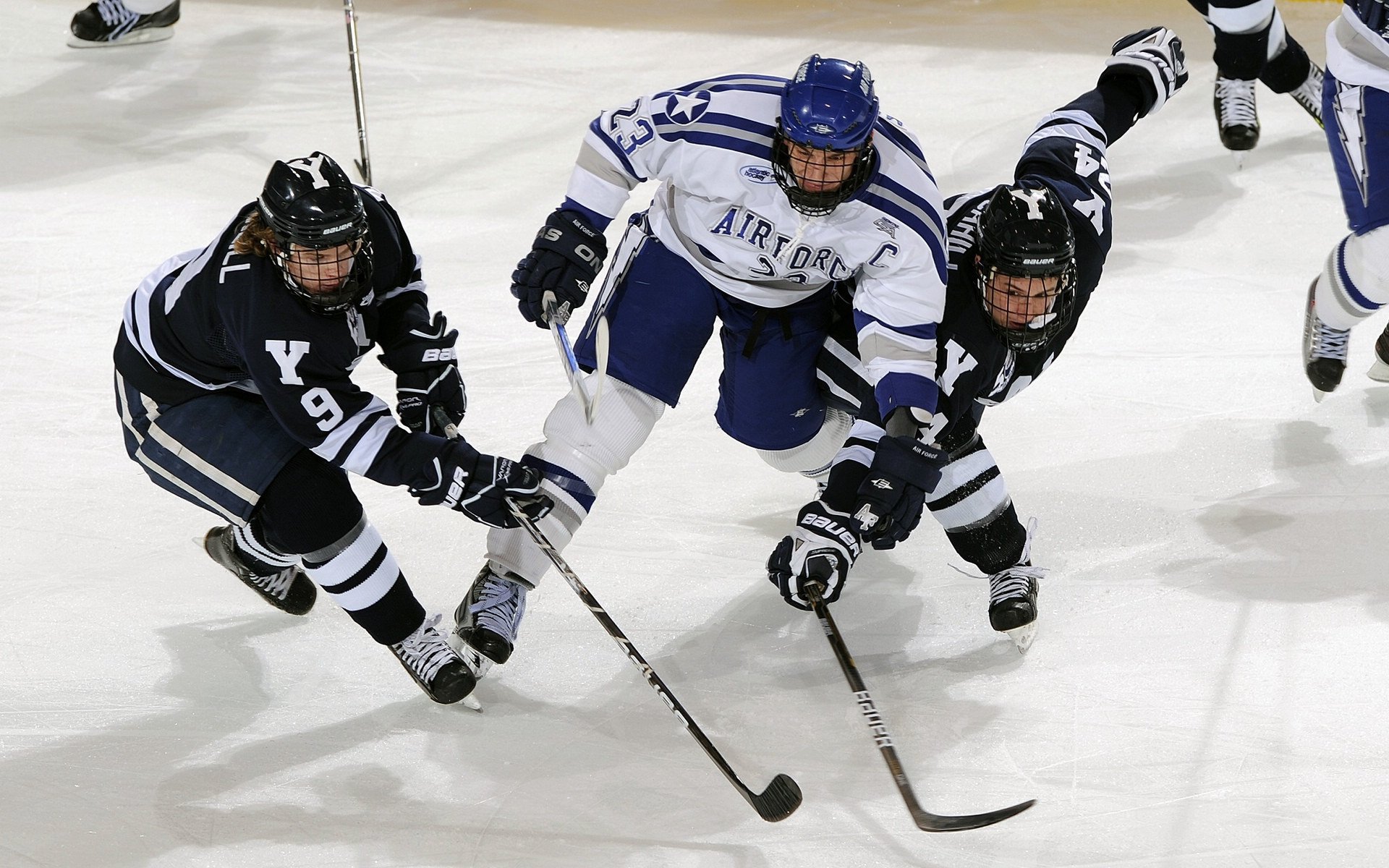 法国大胜保加利亚，锁定欧锦赛强席位，法国对保加利亚4比1